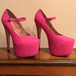 Size 8 Platform hot pink heels by Gojane.